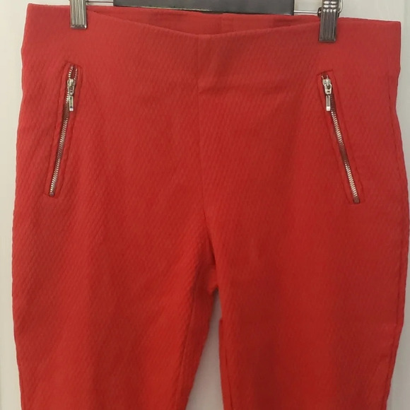 Mercer & Madison Red Textured Leggings - Picture 3 of 14
